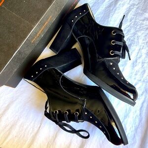 Fades by Lodi block 3” heel shoes classic laced black leather sz.39 glossy Spain